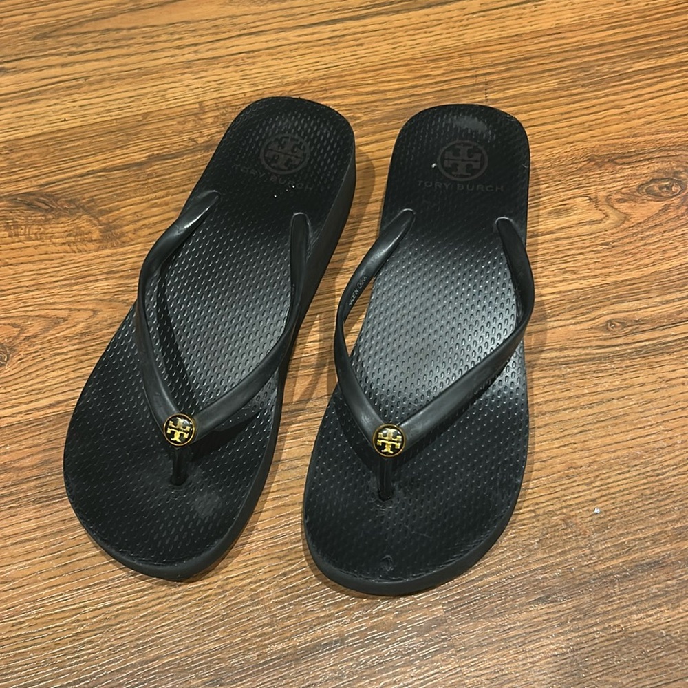 Tory Burch sandals Womens 8 wedge flip flops black